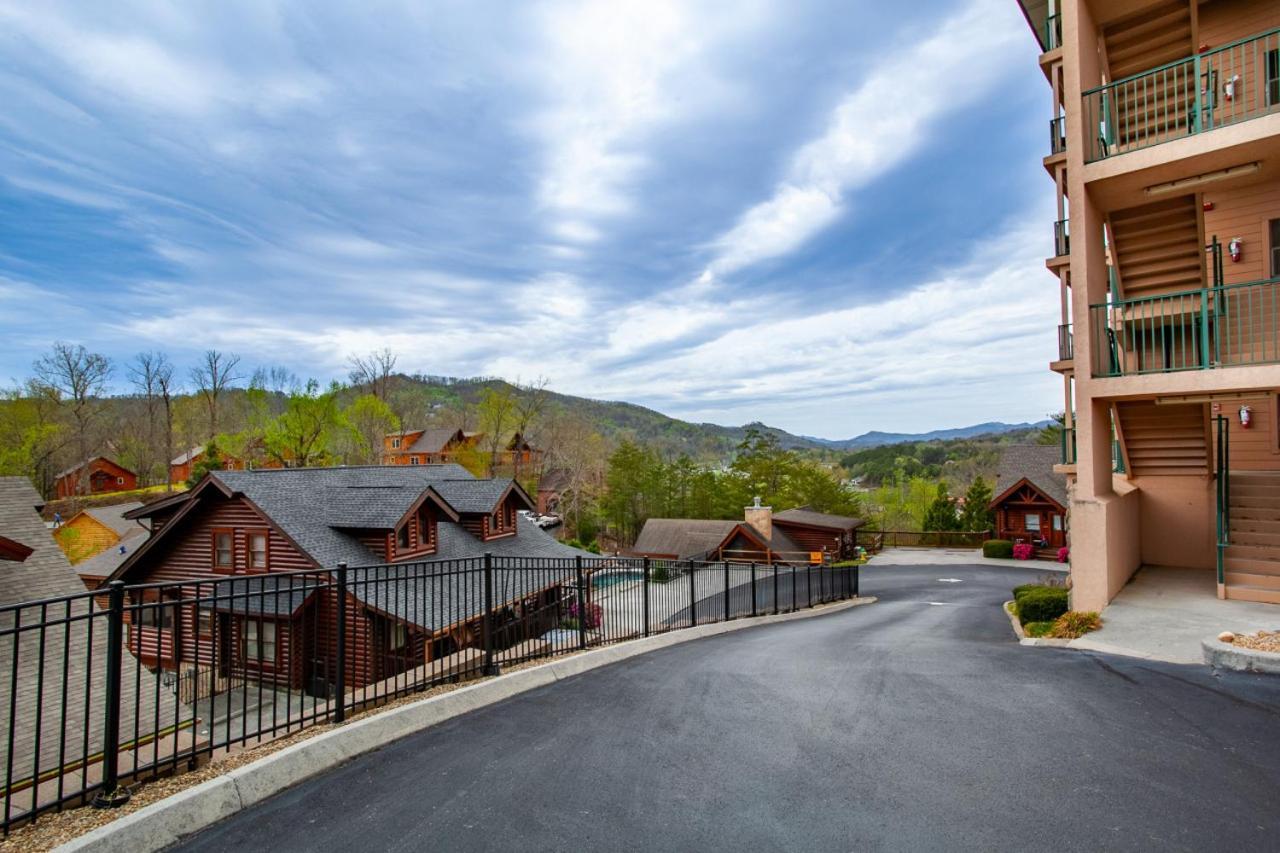 The Bear Paw Palace Mtn View And Community Pools Pigeon Forge Exterior photo