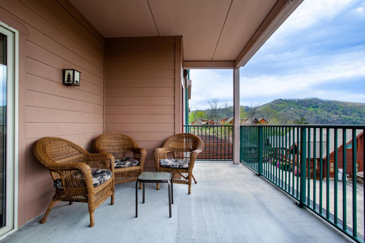 The Bear Paw Palace Mtn View And Community Pools Pigeon Forge Exterior photo
