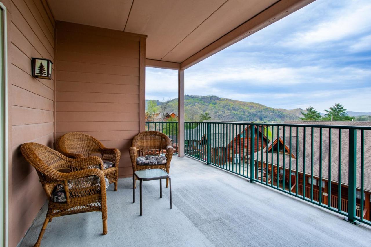 The Bear Paw Palace Mtn View And Community Pools Pigeon Forge Exterior photo