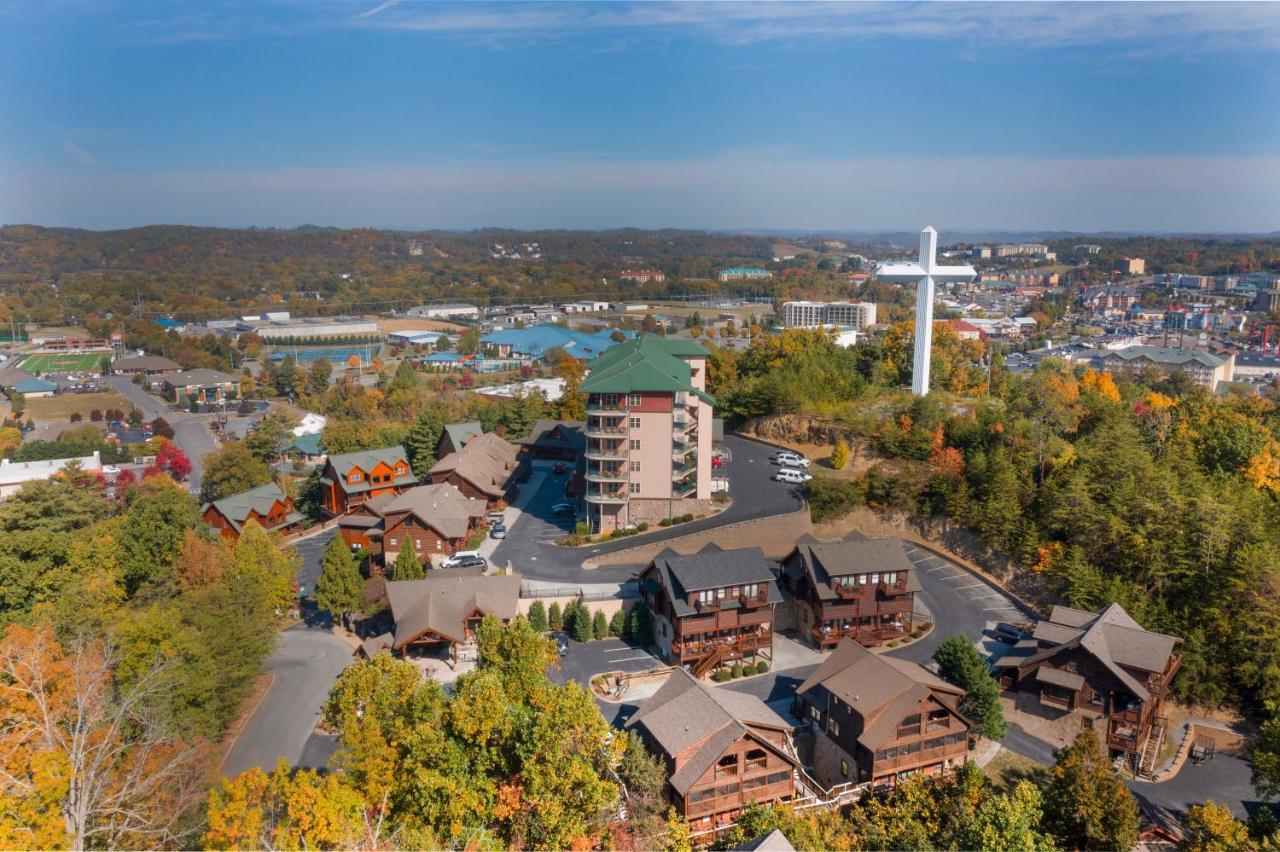The Bear Paw Palace Mtn View And Community Pools Pigeon Forge Exterior photo