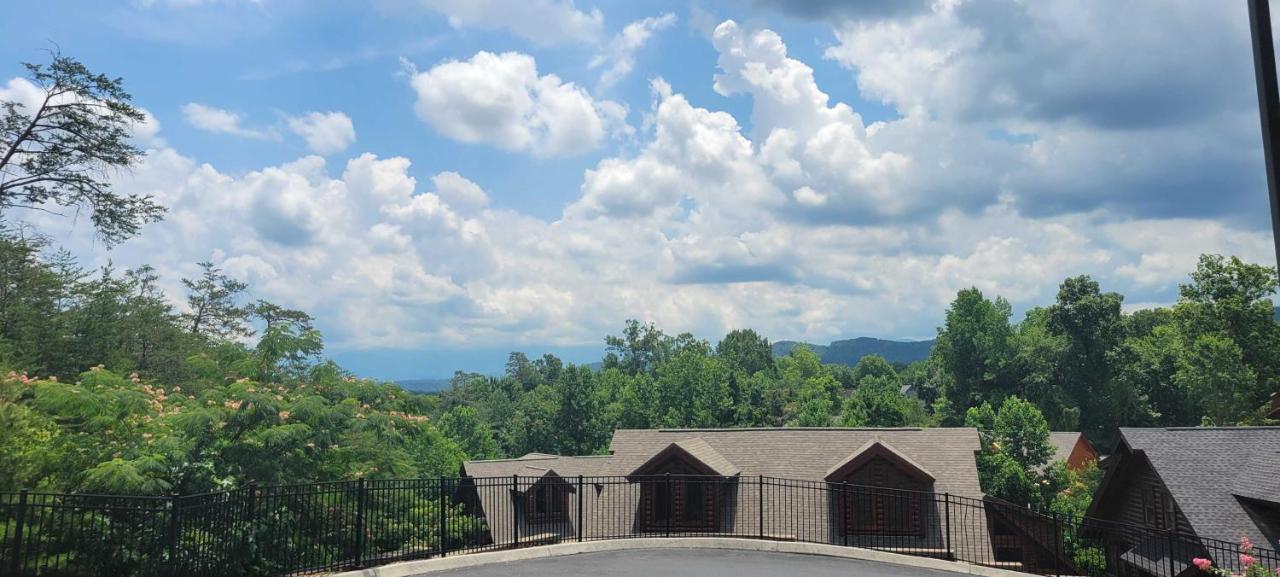 The Bear Paw Palace Mtn View And Community Pools Pigeon Forge Exterior photo
