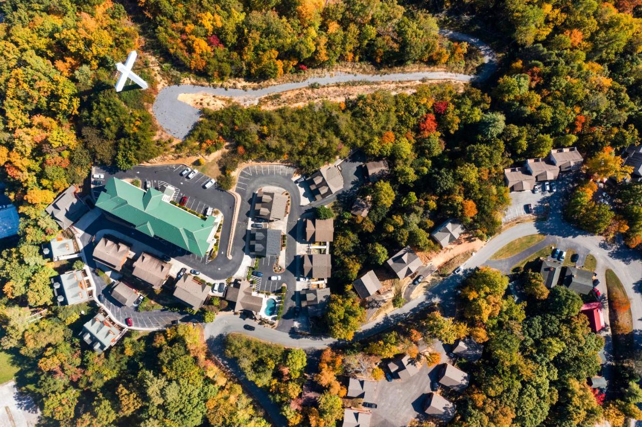 The Bear Paw Palace Mtn View And Community Pools Pigeon Forge Exterior photo
